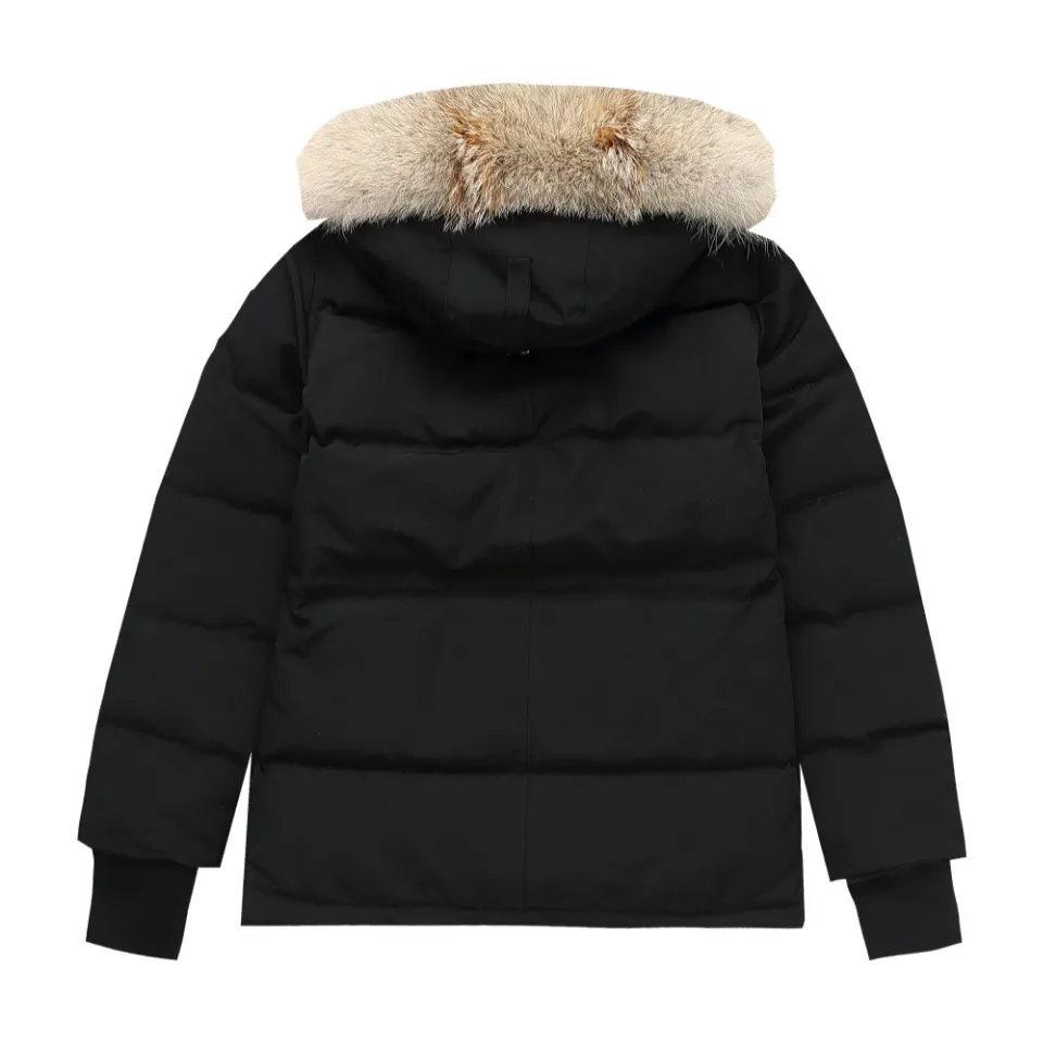 P740 Canada Goose Canada Goose #Expedition04 Parker, a treasure of Canadian origin! Limited supply worldwide! Canada Goose Model 04 is a top-notch couple model. The polar cold-proof outdoor series fur collar detachable hooded parka down jacket is the first Goose in 2024. I hope my partners will like it. Peak quality. I hope everyone can identify it together! The most popular cool items of the Big Goose family in 2024 are online. The same popular product of Yi Yang Qianxi is said to be a joint limited edition Big Goose that cannot be bought in autumn and winter. If you dislike the sameness of the Big Goose in the past, then this model will definitely give you a different experience! This year's most powerful couple's collection for autumn and winter is online, a top-notch luxurious ready-to-wear style, paired with an outdoor warm down jacket with great style and charm! The most standard and classic items of the Daye family in the past two years are equipped with unique reflective stripes for embellishment, which further shows the high-end fashion performance effect. With the embellishment of hardware buckles, it has excellent performance effect. The upper body is clean, simple and elegant, even for urban leisure. It is suitable for various occasions. Designed with large pockets, this model has a large capacity and is equipped with reflective stripes, making it safer at night. It is suitable for various adventure activities. It is made of windproof and waterproof technical materials. The interior is filled with full white duck down, which is absolutely cold-proof and warm. It also has a stand-up collar design and fine fluff at the collar, with meticulous attention to detail! The charm of this model is also more spiritual, and the upper body has more temperament and specifications. It perfectly shows the ultra-high standard of fashionable performance of this model, integrating outdoor and life, and you can even create high-street wear! The most pinnacle limited-edition goose that we have presented so far, both in terms of design and detailed materials, it is completely outstanding. The grand and evergreen version design is matched with cool reflective elements. The overall appearance can be said to be quite high, and it has that kind of powerful outdoor performance! It combines high-end casual attributes with high-street style. It is high-grade, domineering, warm, and beautiful. The visibility of the upper body is quite strong, and the configuration of the owl element is highly brand-recognizable. The overall brand performance and visual effects are fully enhanced, and it also has a sense of high-end fashion and fashionable performance. It is a top-quality product that must be purchased, because this is the most awesome down brand on the earth and one of Canada's three national treasure brands. It is also a very sentimental down luxury brand. In the field of polar cold-proof clothing, Goose has made an irreplaceable contribution.